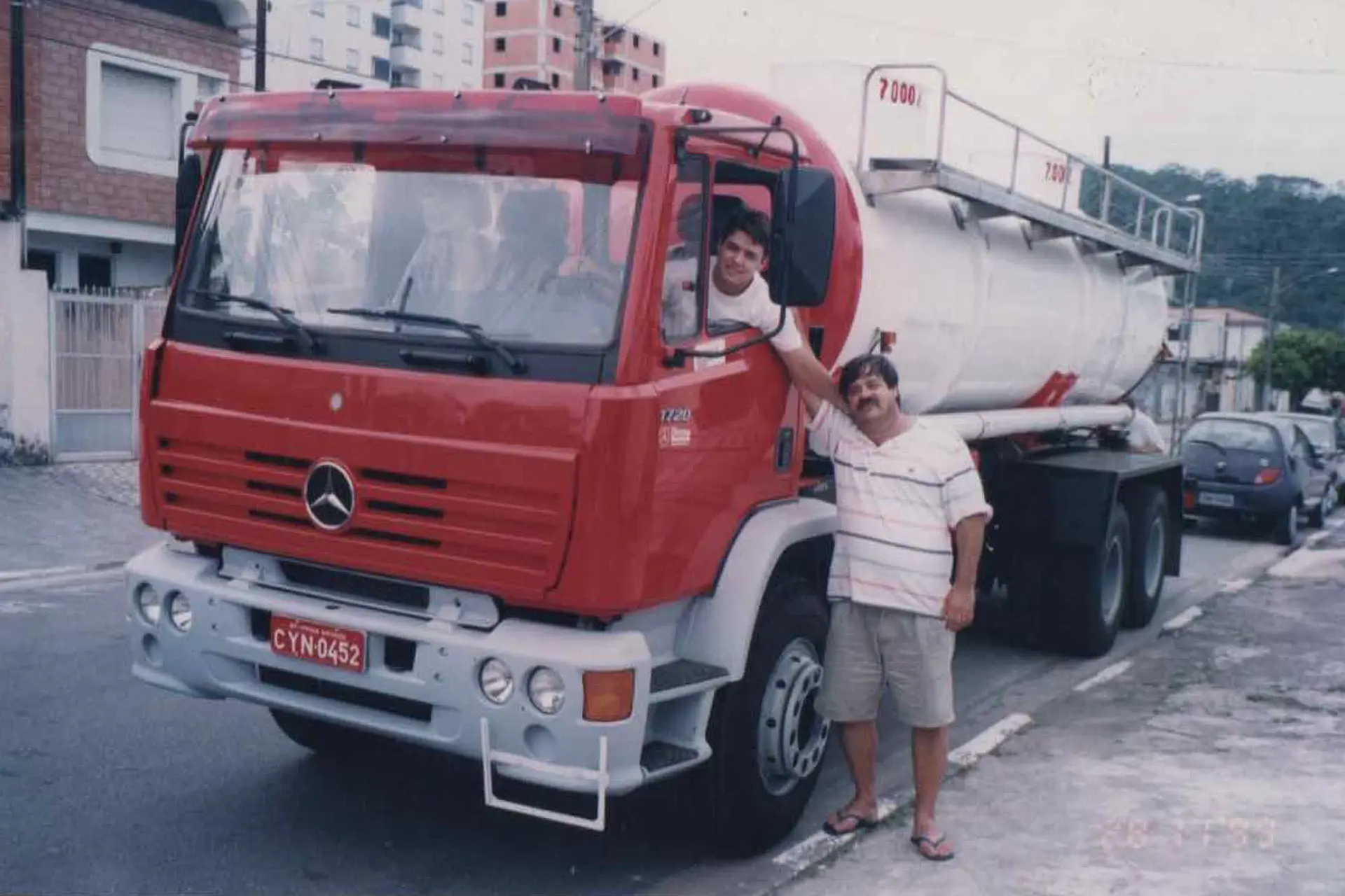 Caminhão-tanque da JR Transportes, em 1991